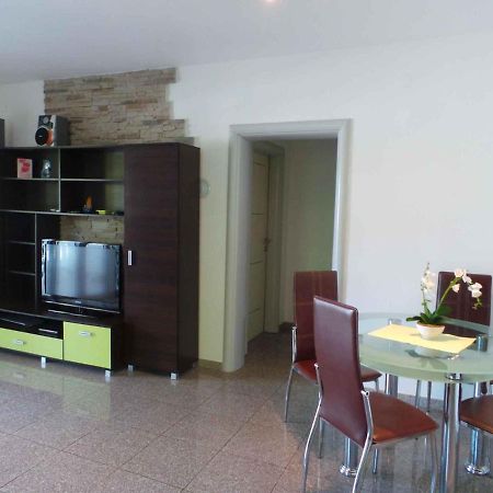Holiday Home In Malinska/Insel Krk 13031 Екстериор снимка