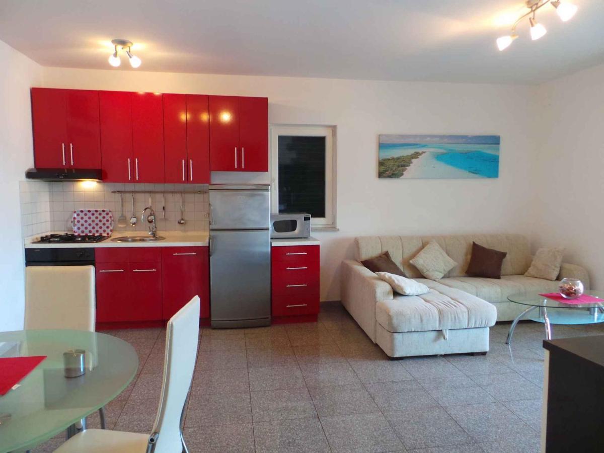 Holiday Home In Malinska/Insel Krk 13031 Екстериор снимка