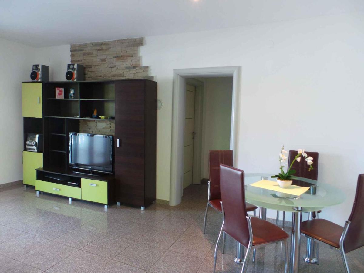 Holiday Home In Malinska/Insel Krk 13031 Екстериор снимка