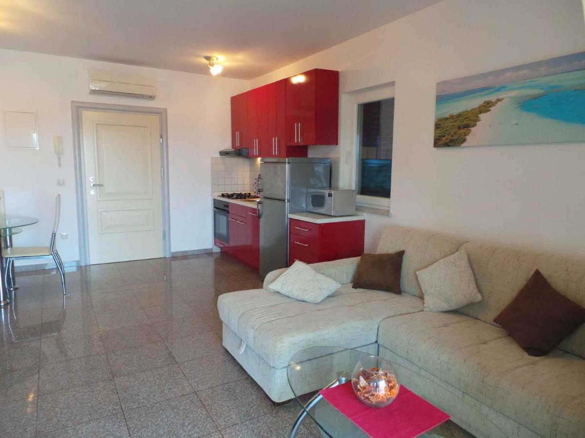 Holiday Home In Malinska/Insel Krk 13031 Екстериор снимка
